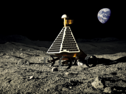 Makieta łazika formy AstroBotics na symulowanym księżycowym terenie